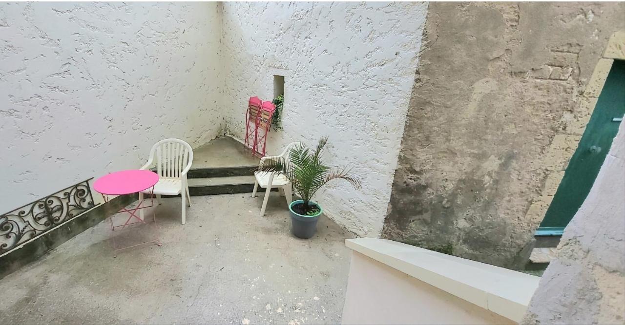 Maison De Ville Avec Terrasse "La Sympathique" Jonzac Extérieur photo