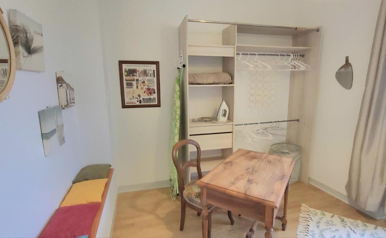Maison De Ville Avec Terrasse "La Sympathique" Jonzac Extérieur photo